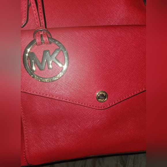 Michal Kors, Red shoulder bag. All original hardware with a duster bag. - Picture 2 of 16